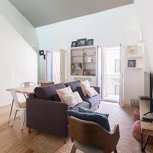 feels-like-home-bairro-alto-design-flat.hotels-lisbon-portugal.com/